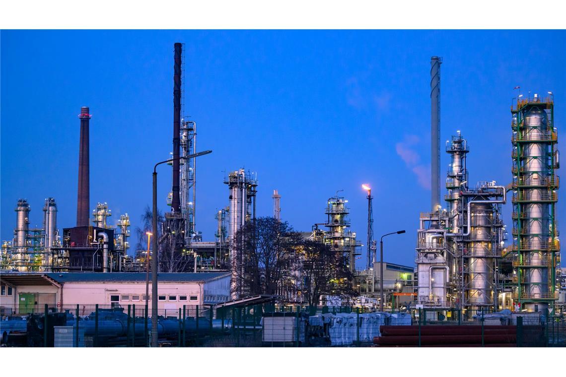 Die PCK-Raffinerie in Schwedt/Oder befürchtet negative Folgen für die Versorgung mit Sprit und Heizöl, falls US-Sanktionen in Kraft treten. (Archivbild)