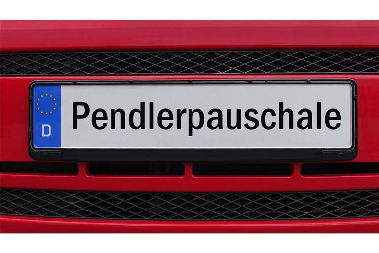 Die Pendlerpauschale ist für Autofahrer besonders wichtig, wird aber auch für andere Verkehrsmittel bezahlt.