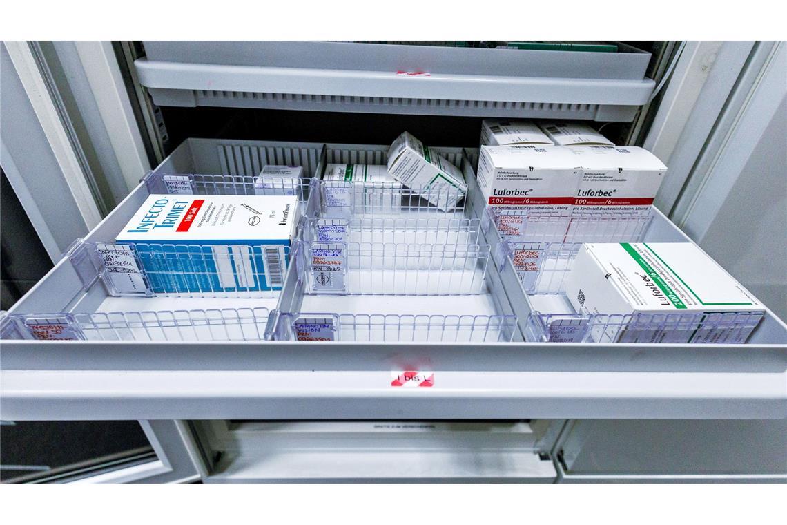 Die Pharmabranche in Deutschland wächst, doch es kommt immer wieder zu Arzneiengpässen (Archivbild)