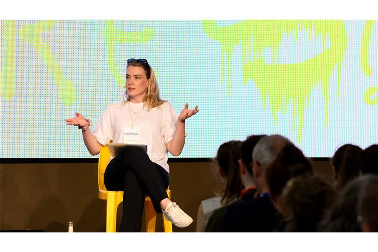 Die Podcasterin Annika Brockschmidt übt Kritik an der ARD.