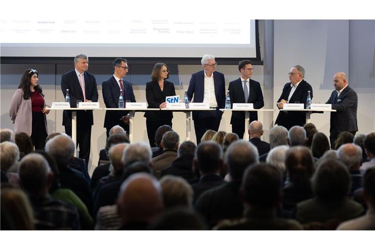 Die Podiumsdiskussion zur Landtagswahl 2026 geht zu Ende, die Stimmung bei den Wahlabsichten bleibt stabil.