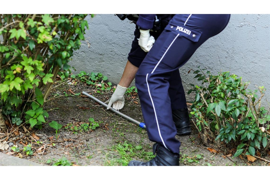 Tödlicher Familientumult: Drei Männer in Untersuchungshaft Die Polizei bei der Spurensuche.