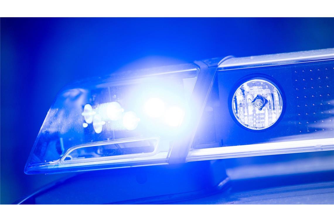 Mann wird durch Autoscheibe geschleudert Die Polizei berichtet von einem tödlichen Unfall im Kreis Schwäbisch Hall.