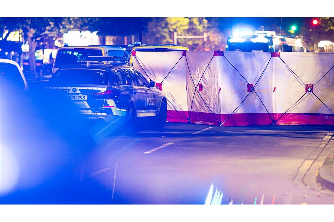 Schüsse in Hannover - Junger Mann stirbt, mehrere Verletzte Die Polizei bittet, den Bereich zu meiden.