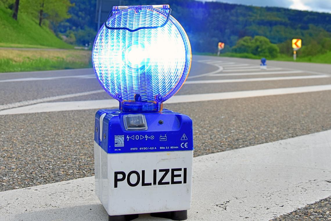 Reifen zerstochen und Auto in Backnang zerkratzt Die Polizei bittet Zeugen um Hinweise. Symbolfoto: Tobias Sellmaier