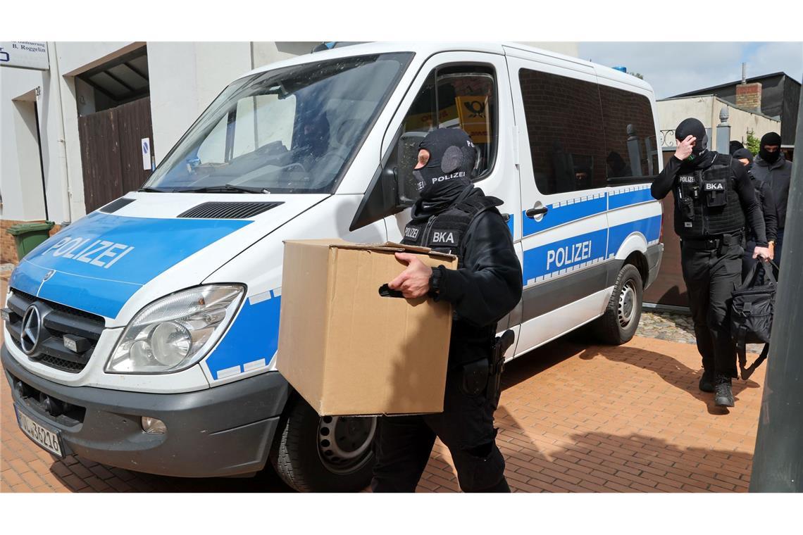 Die Polizei durchsuchte im Mai Gebäude in mehreren Bundesländern. (Archivbild)