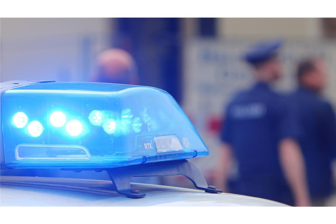 Die Polizei eilte zum Logistikunternehmen und beruhigte die Lage (Symbolbild).