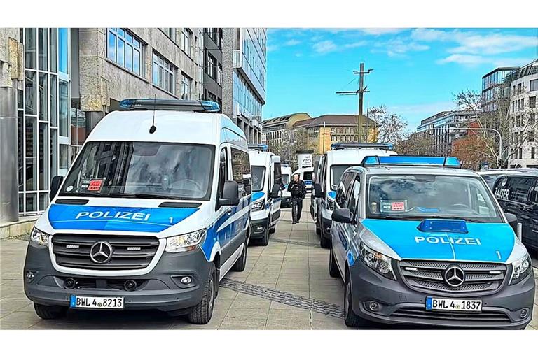 Die Polizei ermittelt nach den Demos – unter anderem wegen verfassungswidriger Gesten, die gezeigt wurden. Die Polizei ermittelt nach den Demos – unter anderem wegen verfassungswidriger Gesten, die gezeigt wurden.
