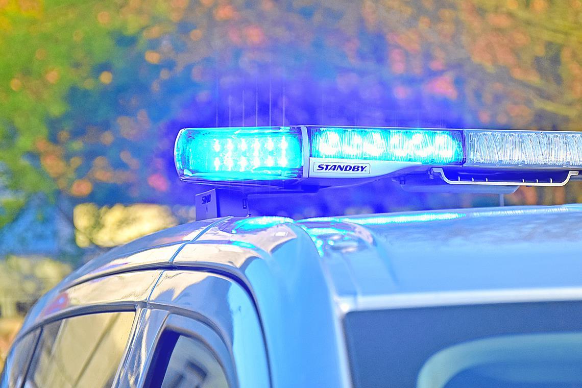 Die Polizei ermittelt nun, wer zum Unfallzeitpunkt am Steuer saß. Symbolfoto: Tobias Sellmaier