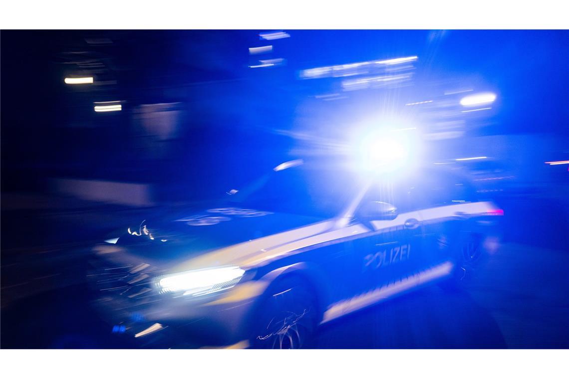 Tote Person in brennendem Wohnwagen entdeckt Die Polizei ermittelt (Symbolbild).