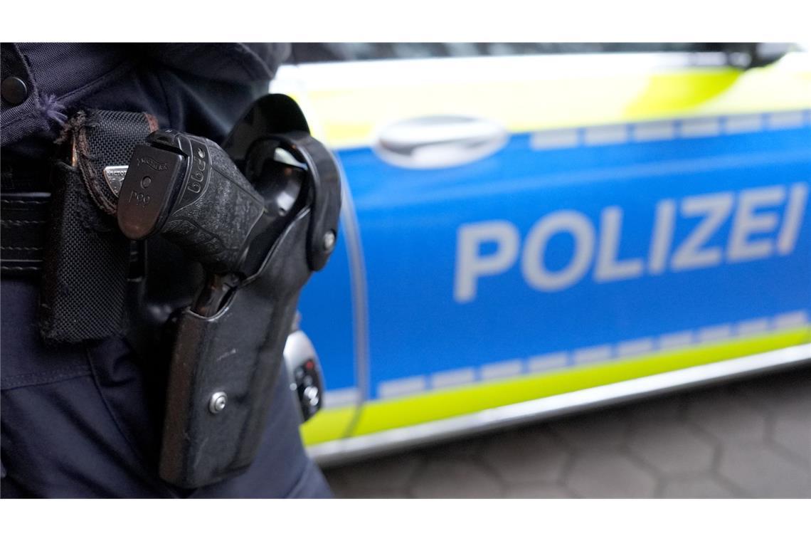 Dutzende Autos zerkratzt? – Polizei verdächtigt Seniorin Die Polizei ermittelt. (Symbolbild)