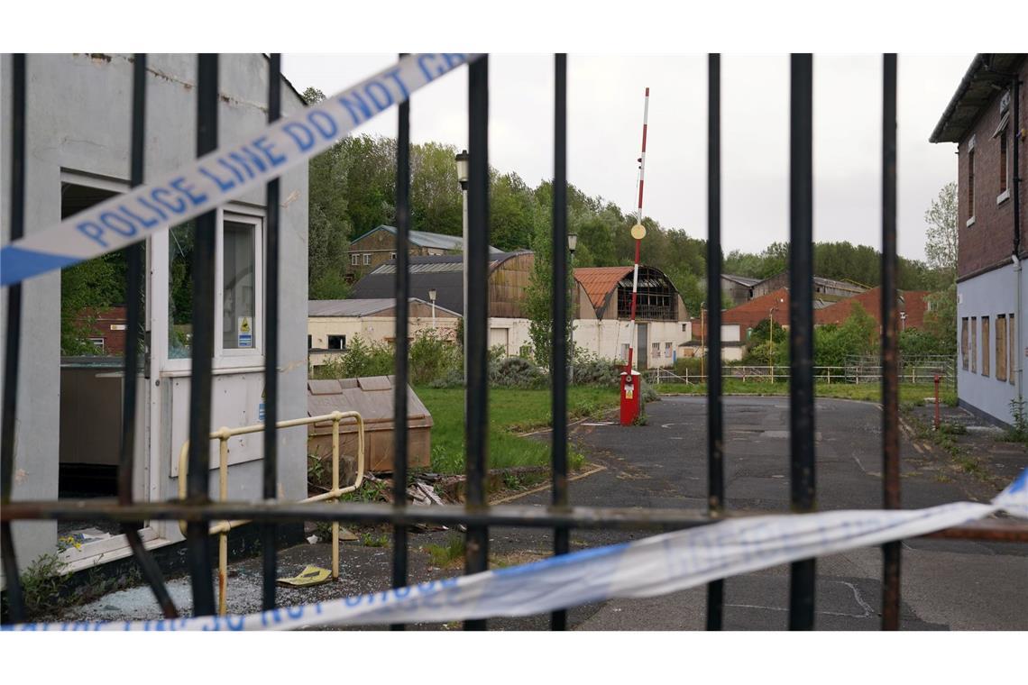Junge stirbt in Feuer - 14 Kinder festgenommen Die Polizei ermittelt und nahm in dem Zuge 14 Kinder im Alter von 11 bis 14 Jahren fest.