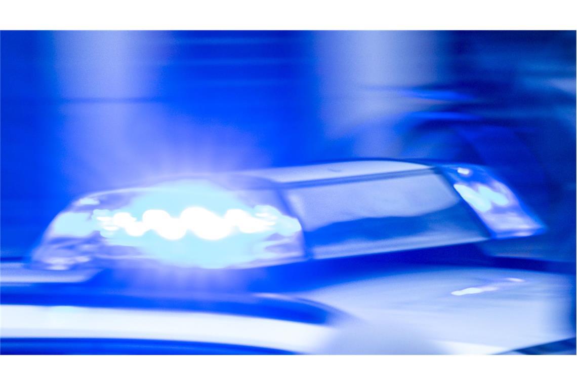 Die Polizei ermittelt unter anderem wegen Amtsanmaßung und Nötigung im Straßenverkehr (Symbolbild).