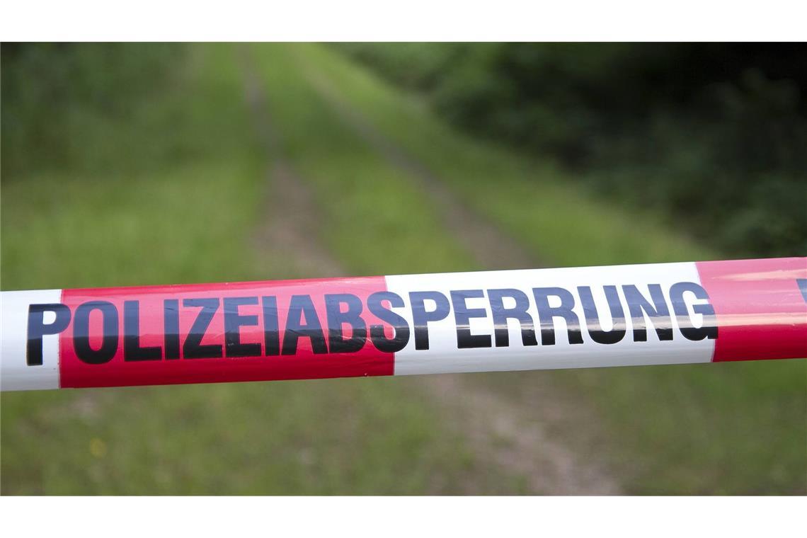 Die Polizei ermittelt zu den Hintergründen des Todes. (Symbolbild)