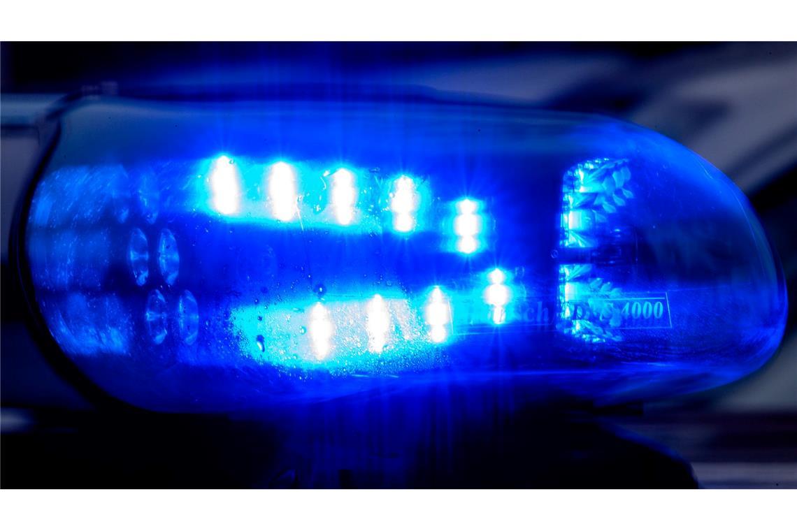 Festgefahren im Matsch - Polizei erwischt Diebe Die Polizei fand die mutmaßlichen Diebe ganz in der Nähe des Tatorts. (Symbolbild)
