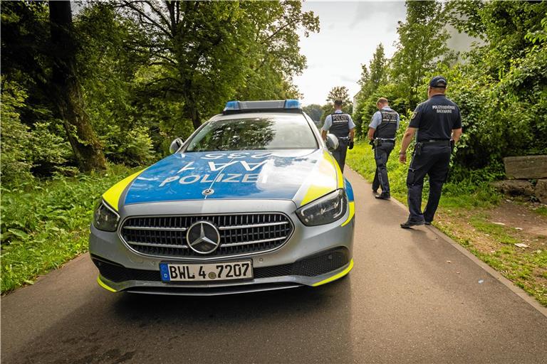 Die Polizei geht von drei Tatverdächtigen aus. Symbolfoto: Alexander Becher