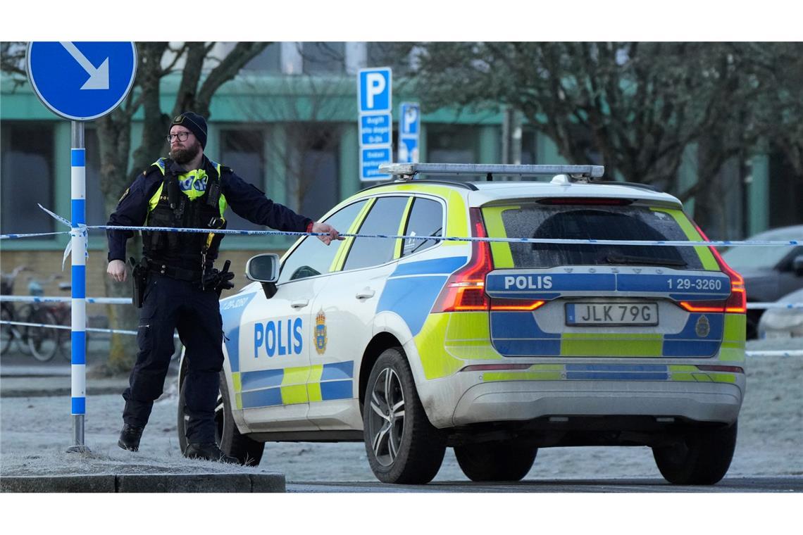 Neue Details zu Örebro: War mutmaßlicher Schütze Ex-Schüler? Die Polizei gibt neue Details zum mutmaßlichen Täter bekannt.