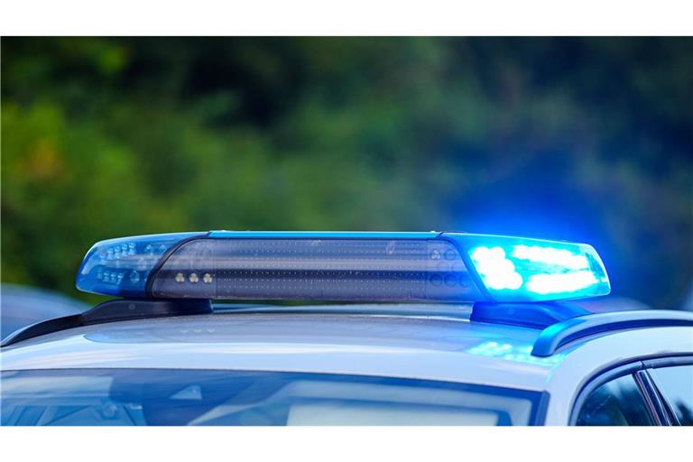 Die Polizei hat am Freitagabend einen Betrunkenen bei Ravensburg auf der Bundesstraße eingesammelt (Symbolfoto).