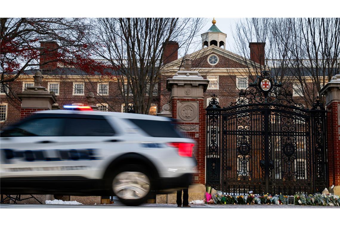 Die Polizei hat den mutmaßlichen Täter tot aufgefunden.