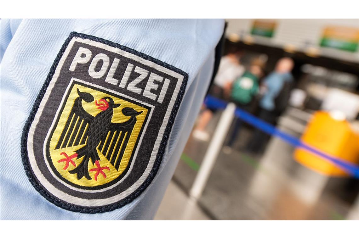 Nach Raketenschuss: Influencer am Flughafen festgenommen Die Polizei hat einen arabischen Influencer am Flughafen BER festgenommen. (Symbolbild)