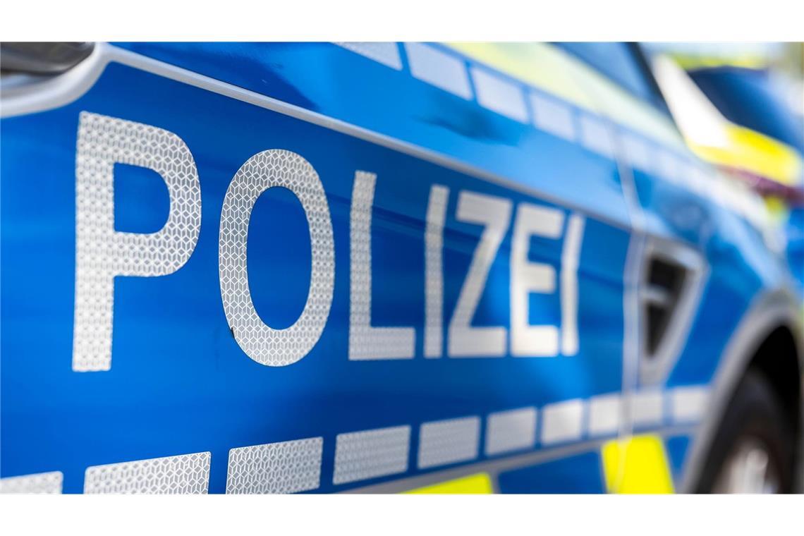 Die Polizei hat nach ersten Ermittlungen den Sohn des 49-Jährigen festgenommen. (Symbolbild)