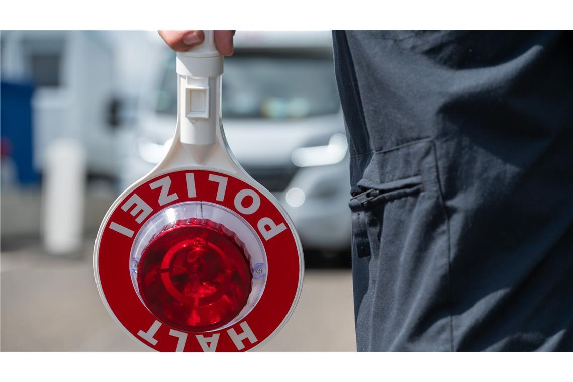 Polizei in Baden-Württemberg verhindert 2000 illegale Einreisen Die Polizei hat nach sieben Wochen Binnengrenzkontrollen eine Bilanz gezogen. (Symbolbild)