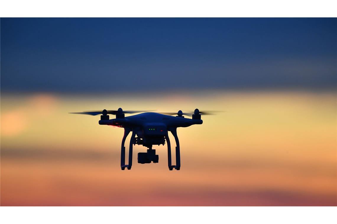 Polizei entdeckt zehn Drohnen über Militärflugplatz Die Polizei hat zehn Drohnen über einem Militärflugplatz in Bayern entdeckt. (Symbolbild)
