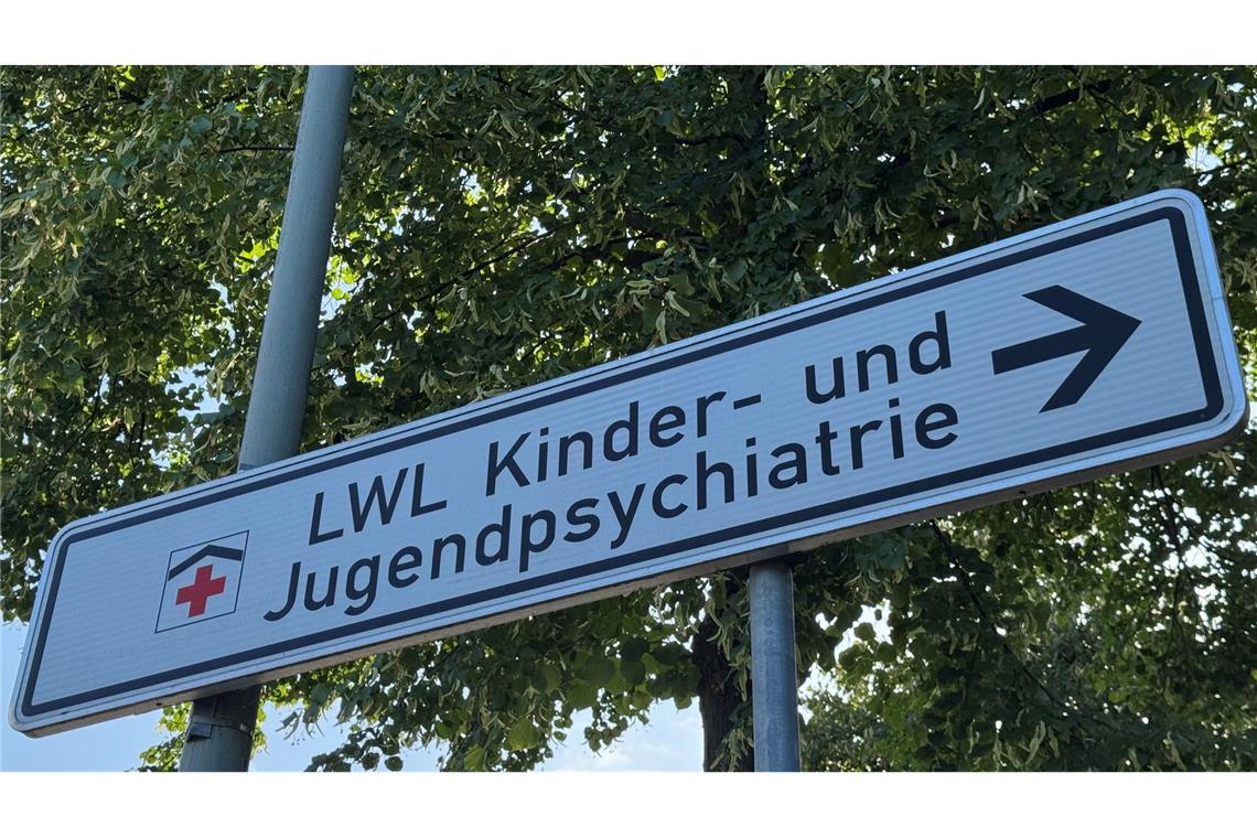 Polizei warnte Klinik vor möglicher Attacke durch 13-Jährige Die Polizei hatte nach dpa-Informationen vor der Tat die Klinik gewarnt.