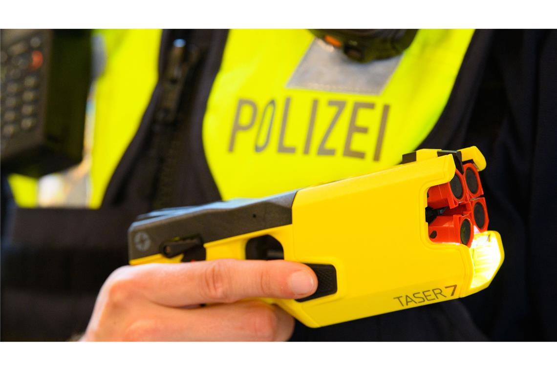 Baden-Württemberg will keine Taser für Streifenbeamte Die Polizei in Baden-Württemberg soll nicht mit Tasern ausgestattet werden. (Symbolbild)