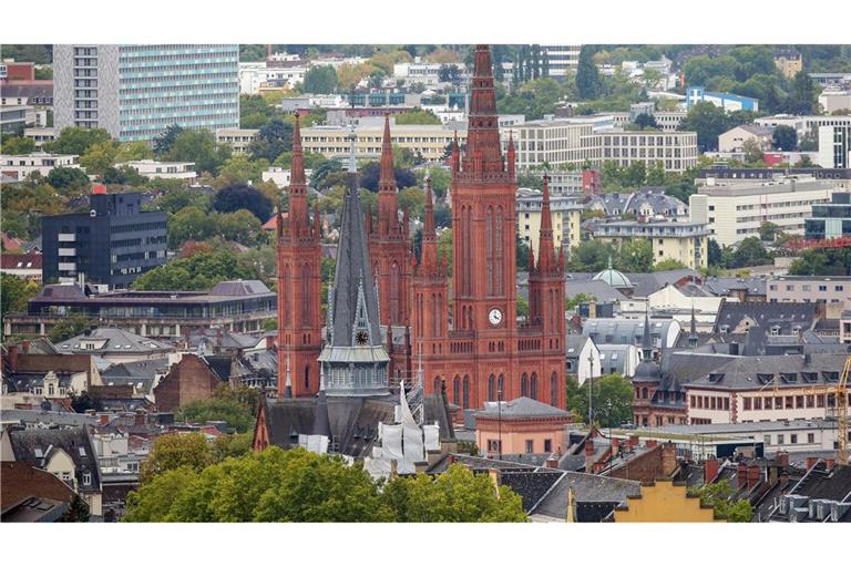 Die Polizei in Wiesbaden nahm nach einem Tötungsdelikt in der Innenstadt einen 38-Jährigen fest. (Symbolbild)