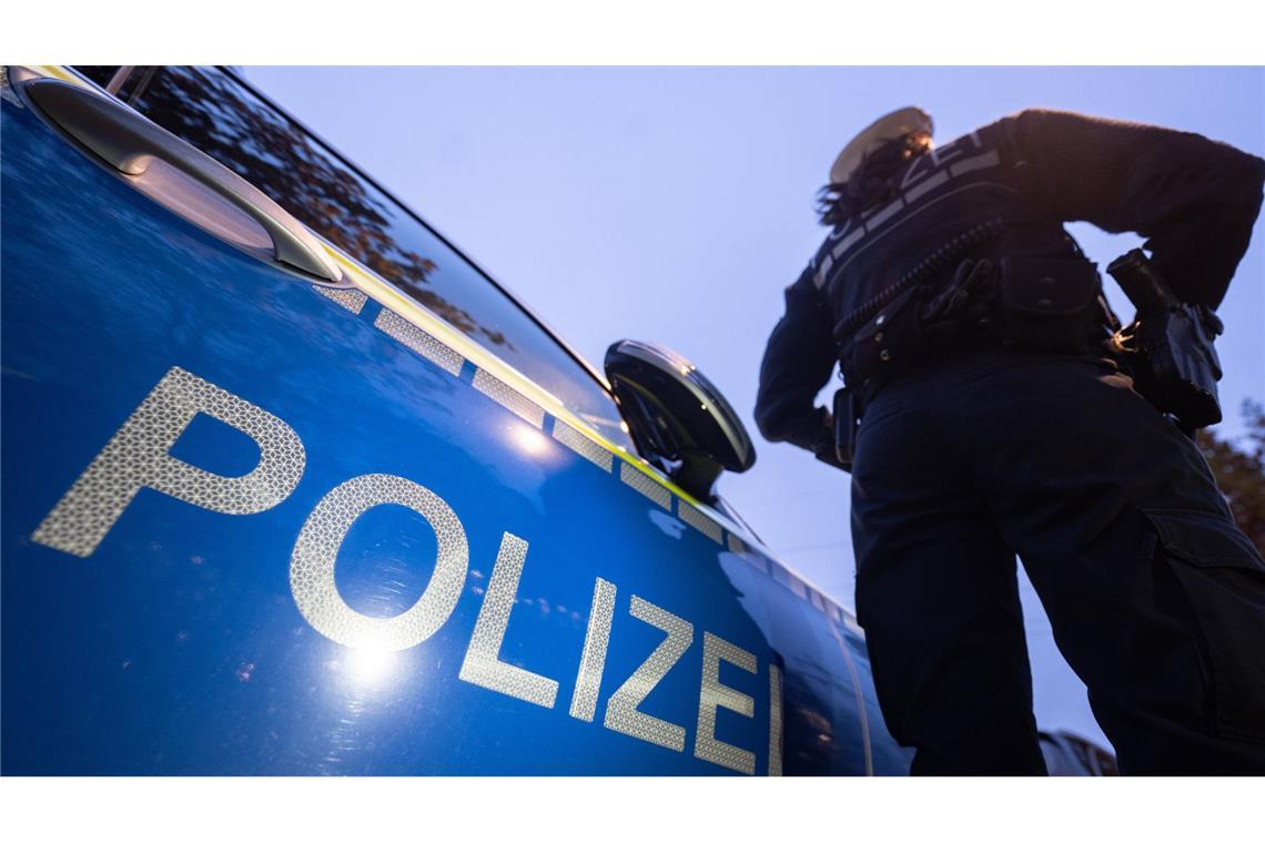 Polizei rückt schwer bewaffnet zu Schule aus – und gibt Entwarnung Die Polizei ist am Dienstag zu einer Schule im Rhein-Neckar-Kreis ausgerückt (Symbolfoto).