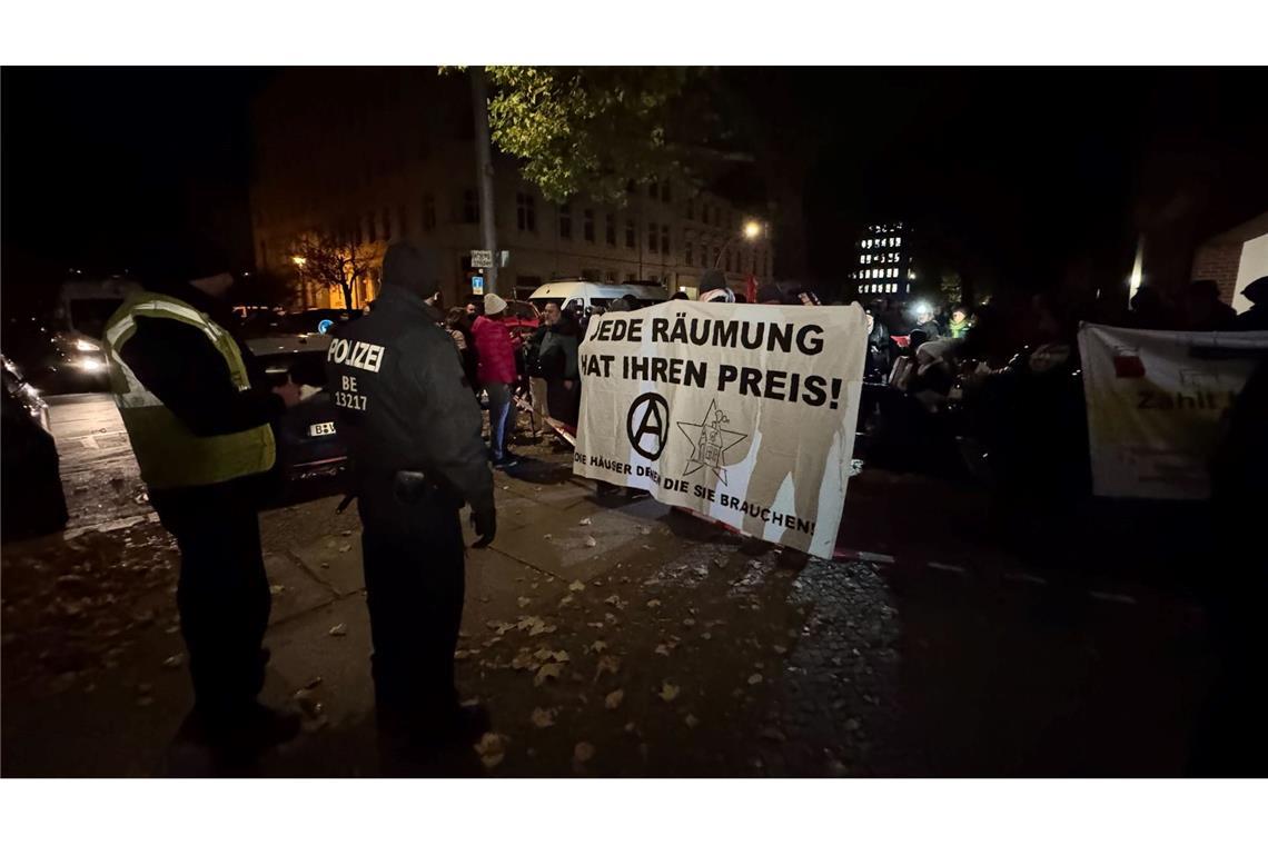 Polizeieinsatz wegen Räumung in Berlin beendet Die Polizei ist im Einsatz bei einem Protest in Berlin-Mitte gegen die Räumung von teilweise besetzten Häusern.