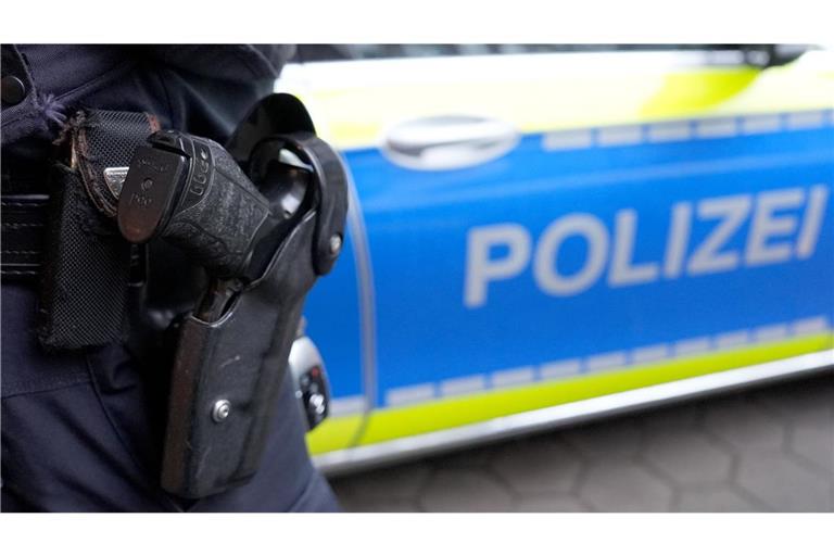 Die Polizei ist mit einem Großaufgebot vor Ort. (Symbolbild)