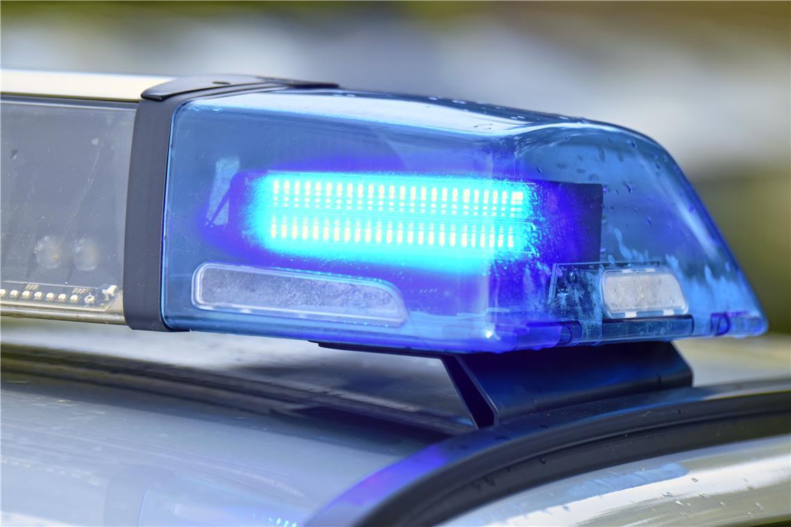 Schwer verletzte Person nach Kollision auf der B14 Die Polizei konnte den Flüchtigen im Rahmen einer Fahndung festhalten. Symbolfoto: Tobias Sellmaier