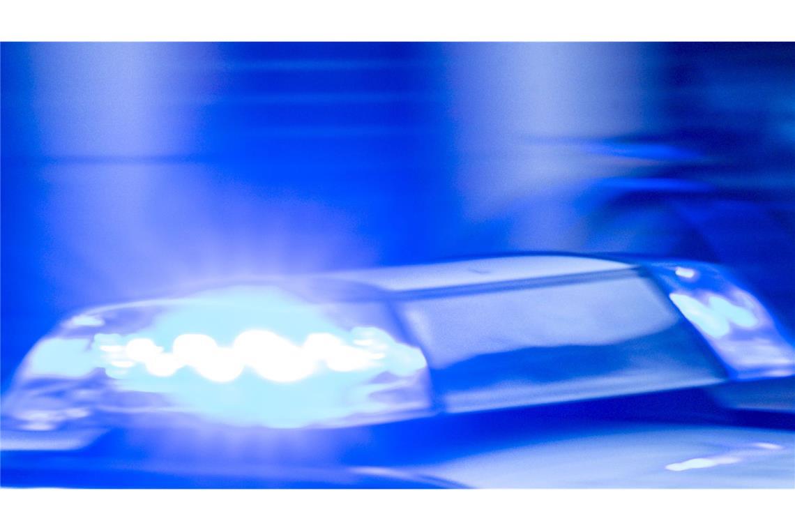 Mann attackiert Polizisten und legt Feuer – U-Haft Die Polizei konnte den Mann bei seiner Flucht festnehmen. (Symbolbild)