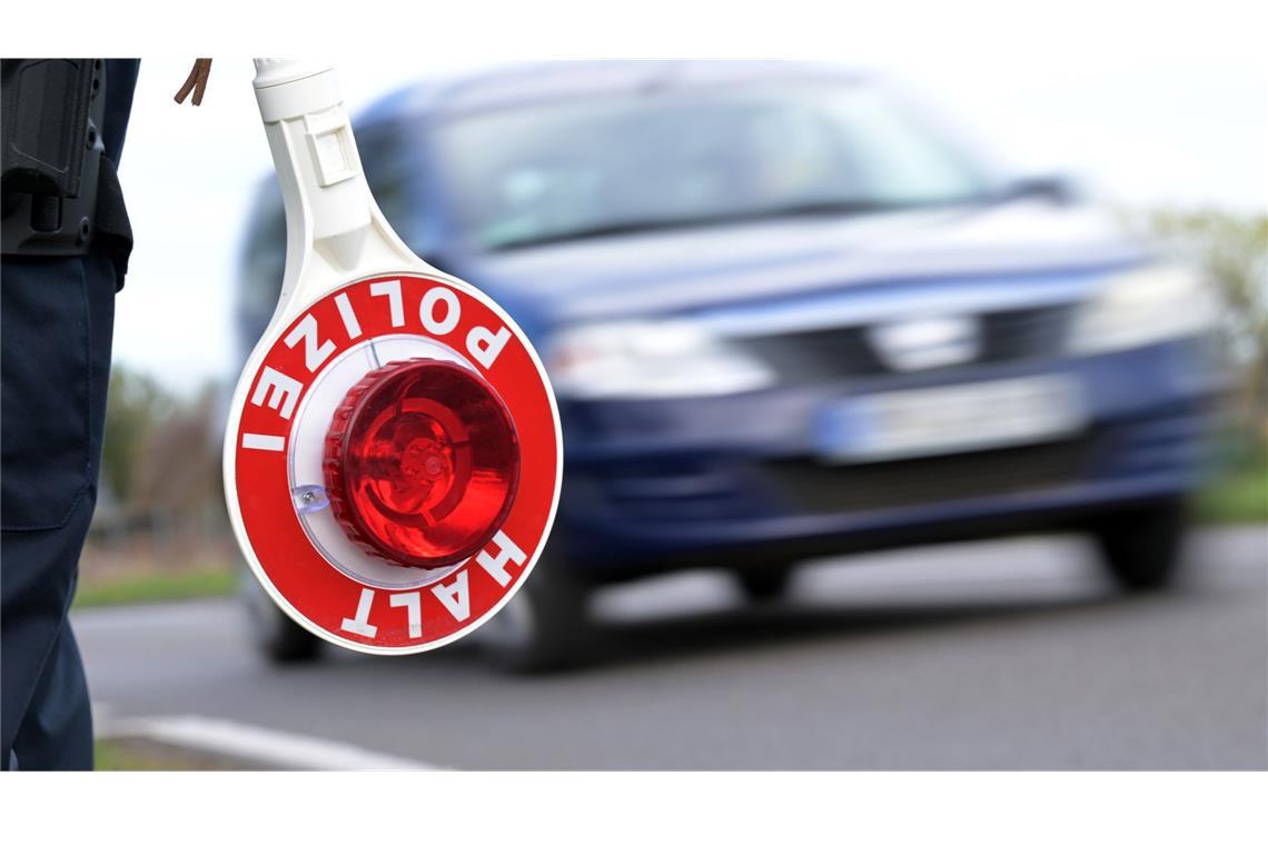 Mann wird mit getöteter Frau auf Beifahrersitz von Polizei kontrolliert Die Polizei kontrollierte den Autofahrer und machte eine schreckliche Entdeckung. (Symbolfoto)