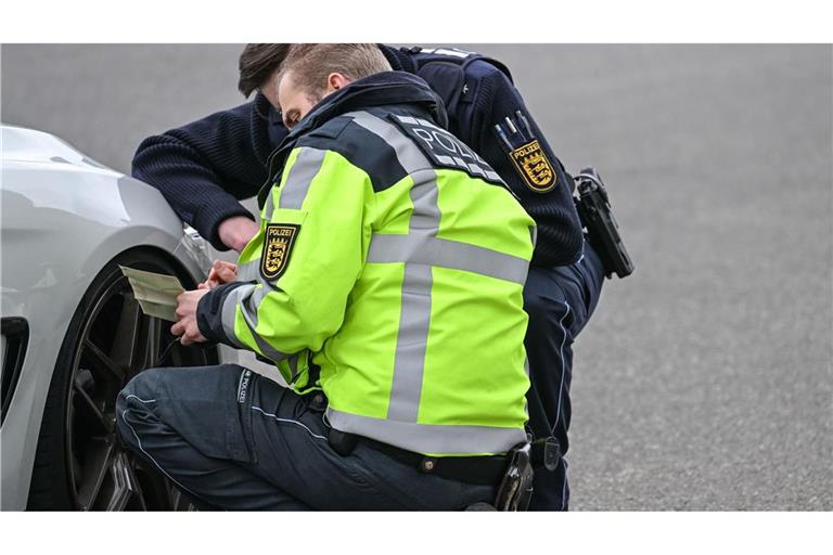 Die Polizei kontrollierte in Freiburg getunte Autos. (Symbolbild)