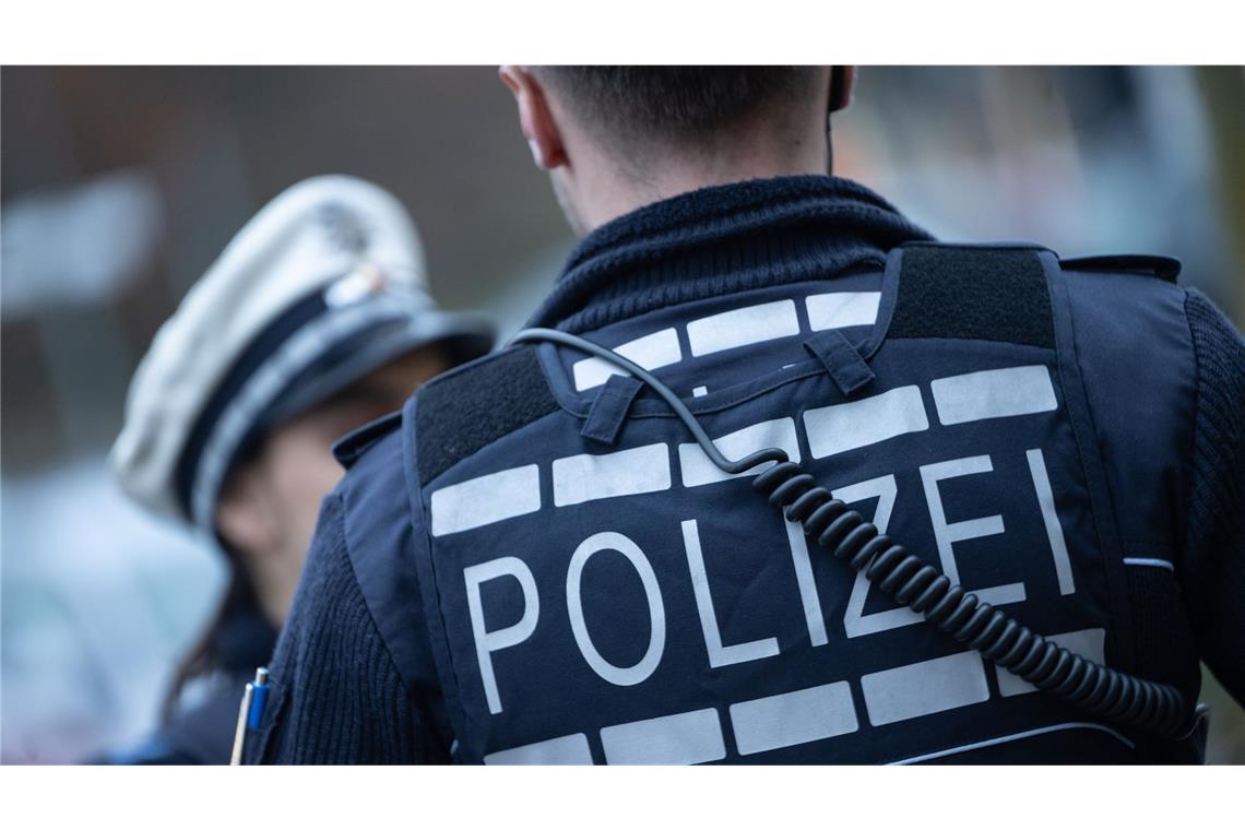 Die Polizei lieferte sich eine Verfolgungsjagd mit dem jugendlichen Autofahrer. (Symbolfoto)