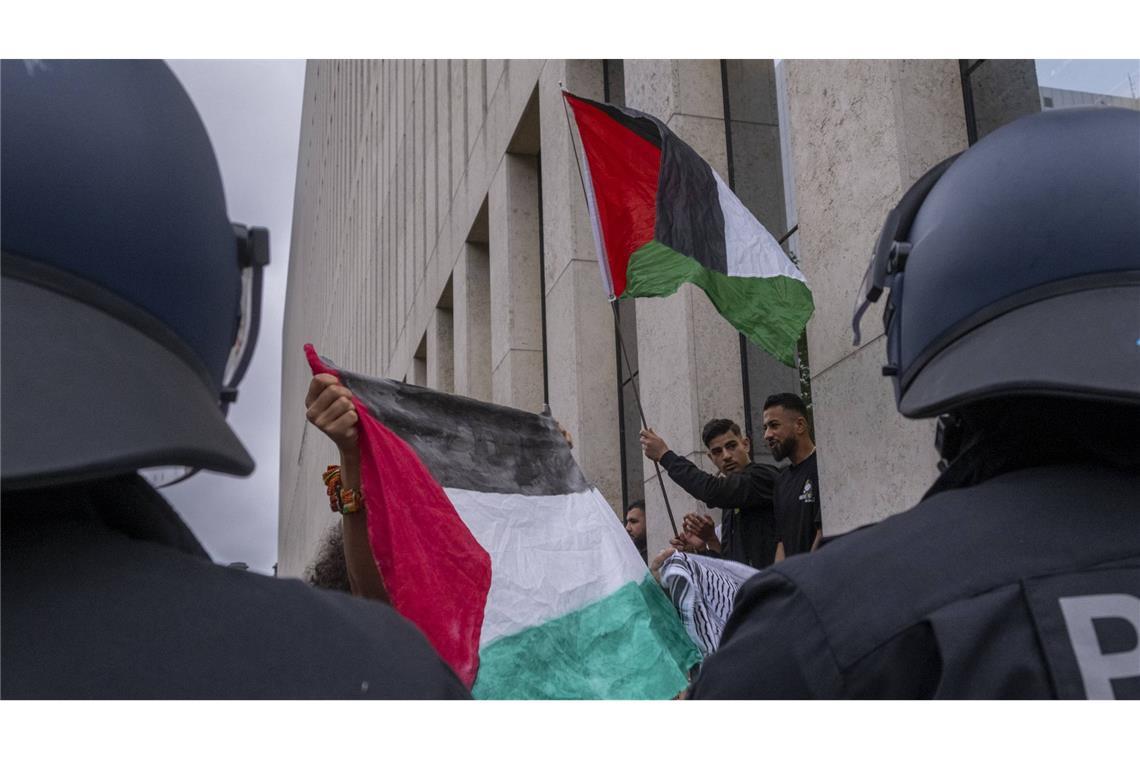 Polizei räumt besetzten Saal der Humboldt-Universität Die Polizei löste die Proteste auf. (Archivbild)