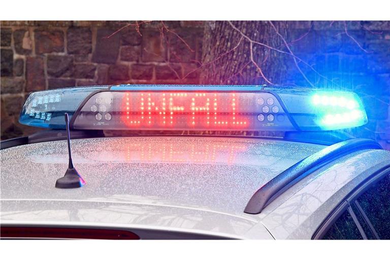 Die Polizei meldet einen schweren Unfall mit vier Toten.
