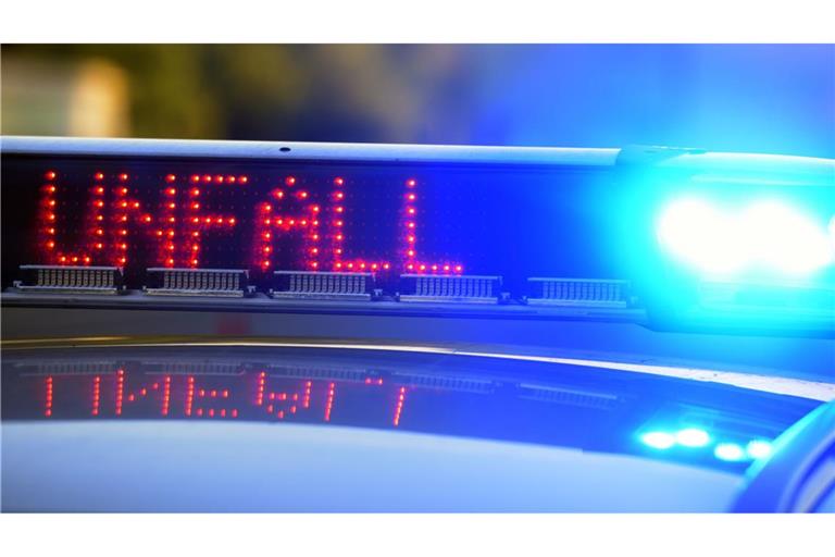 Die Polizei meldet einen Unfall auf der A7 mit einem Getränkelaster (Symbolfoto).
