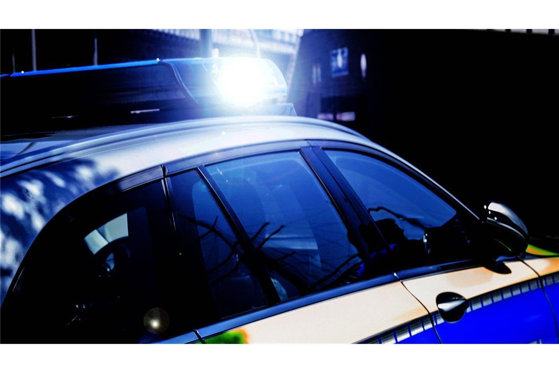 Die Polizei meldet einen Unfall auf der A81.