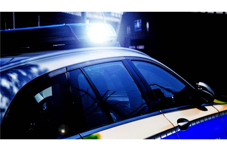 Die Polizei meldet einen Unfall auf der A81.