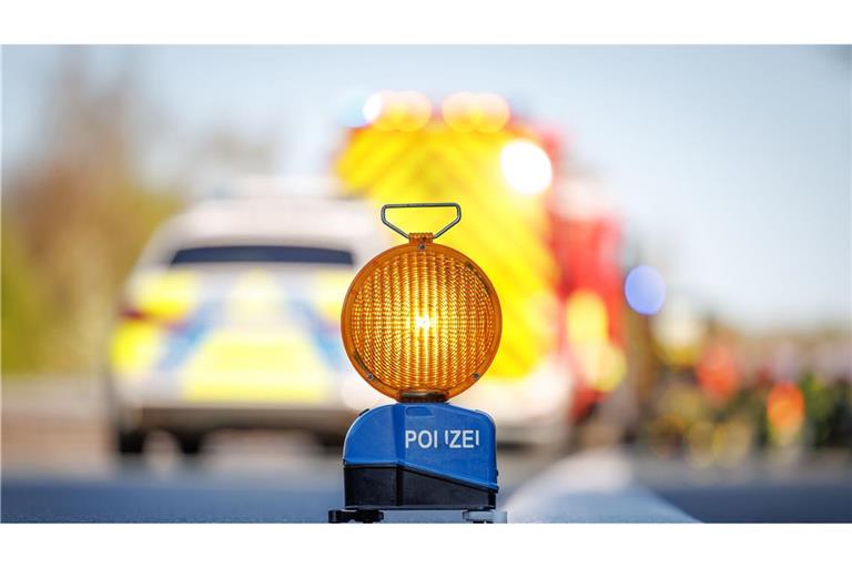 Die Polizei musste die Autobahn sperren. (Symbolfoto)