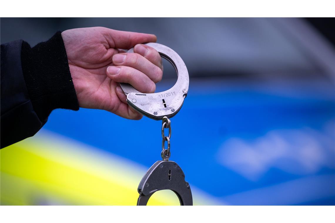 Die Polizei nahm den Mann fest (Symbolbild).