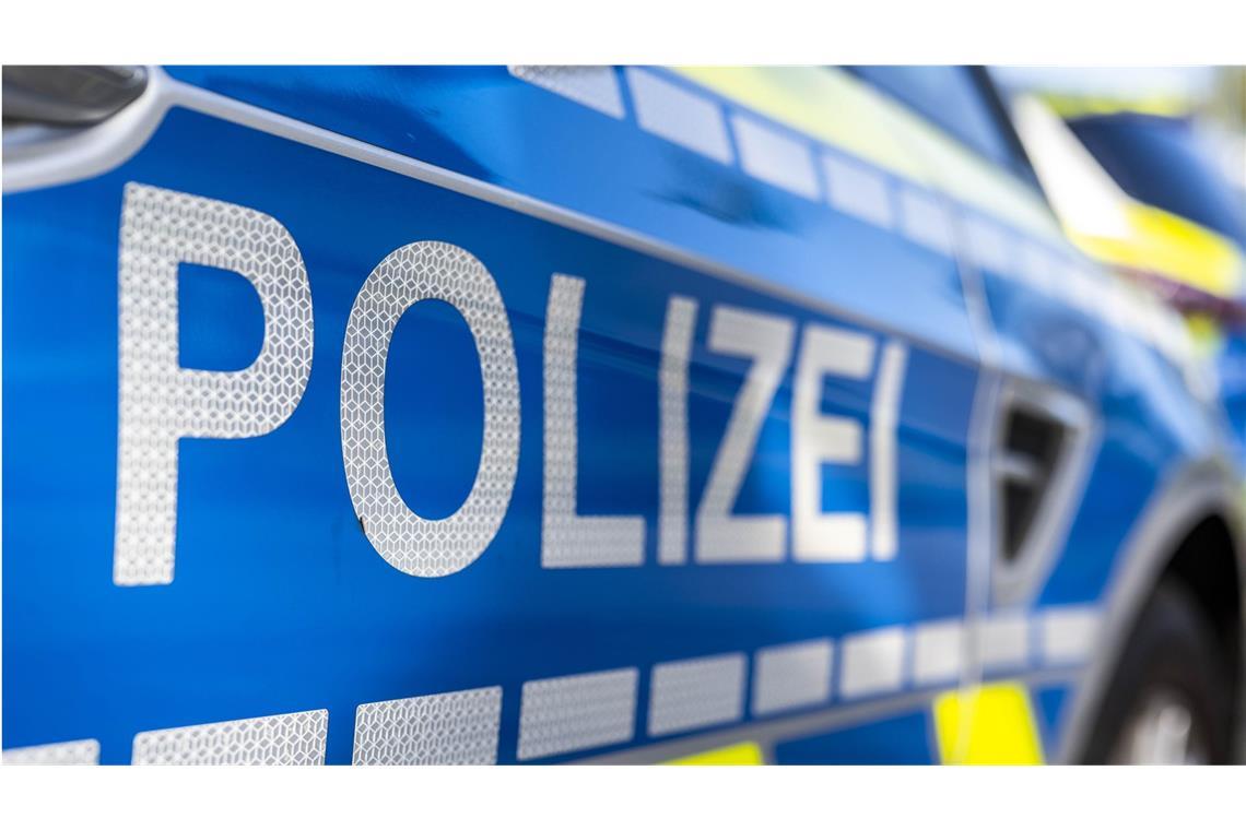 56-Jähriger greift Bekannten mit Messer an – U-Haft Die Polizei nahm den Mann fest (Symbolbild).