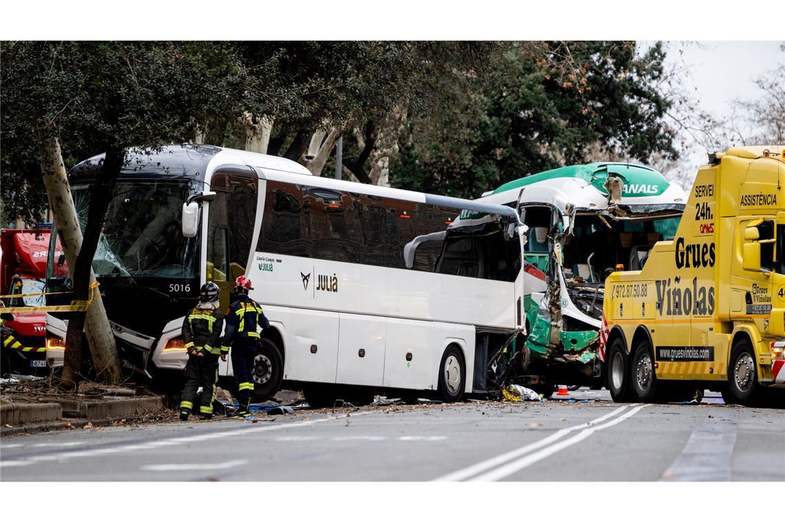 Mehr als 50 Verletzte bei Unfall mit Bussen in Barcelona Die Polizei nahm Ermittlungen auf. (Foto aktuell)