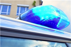 Die Polizei nimmt einen aggressiven 29-Jährigen fest. Symbolfoto: Tobias Sellmaier
