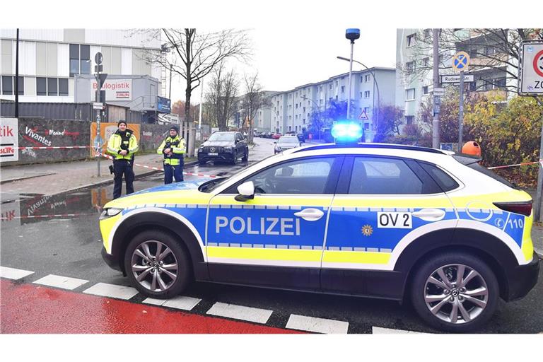Die Polizei prüft, ob Extremisten hinter den Angriffen stecken.