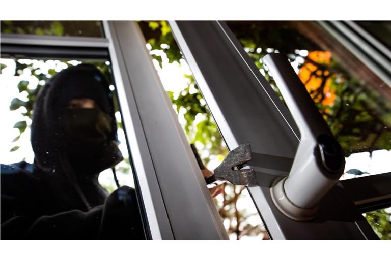 Die Polizei schnappte den Einbrecher (Symbolbild).